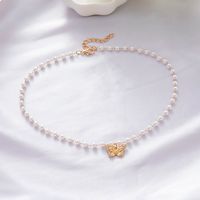 Fashion Elegant Imitation Pearl Beaded Rhinestone Inlaid Butterfly Pendant Clavicle Chain Necklace main image 2