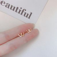 Aretes Pequeños De Aleación De Diamantes De Imitación Simple Para Mujer Letra Del Alfabeto W De Moda main image 2
