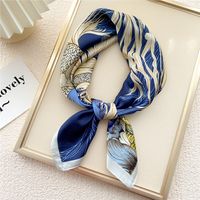 Mode Kleine Dünne Quadratische Handtuch Silk Schal Haar Band Für Frauen 70*70 sku image 12