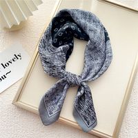 Mode Kleine Dünne Quadratische Handtuch Silk Schal Haar Band Für Frauen 70*70 sku image 20