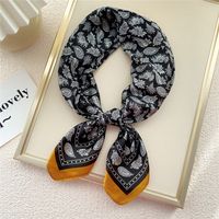Mode Kleine Dünne Quadratische Handtuch Silk Schal Haar Band Für Frauen 70*70 sku image 5