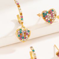 Nouveau Style Coeur Forme Incrusté Couleur Strass Alliage Pendentif Boucles D'oreilles main image 2