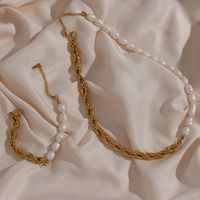 Mode Geometrisch Rostfreier Stahl Überzug Künstliche Perlen Vergoldet Halskette main image 1