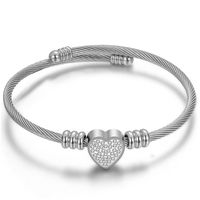 Mode Simple Titane Acier Coeur Forme Diamant Incrusté Câble Réglable Bracelet En Gros sku image 1