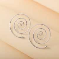 Mode Nouveau Style Géométrique Spirale Creux Alliage Boucles D'oreilles main image 5