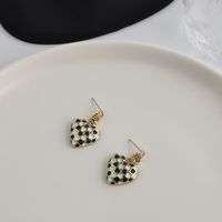 Simple New Style Heart Contrast Color  Earrings main image 3
