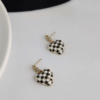 Simple New Style Heart Contrast Color  Earrings main image 4