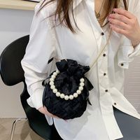 Fashion Pearl Pleated One-shoulder Chain Crossbody Woven Bucket Bag main image 3