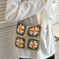 2022 New Summer Four Grid Flower Messenger Woven Straw Bag main image 5