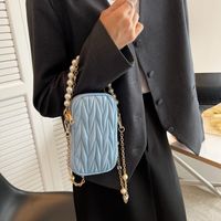 2022 Summer New Fashion Pearl Chain Embroidered Crossbody Shoulder Mobile Phone Bag main image 4