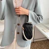 2022 Summer New Fashion Pearl Chain Embroidered Crossbody Shoulder Mobile Phone Bag sku image 2