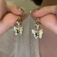 New Fashion Golden Pendant Butterfly Shape Pearl Copper Stud Earrings sku image 1