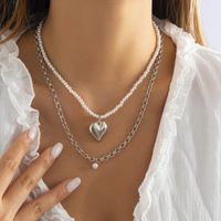 Mode Retro Nachahmung Perle Doppel-schicht Geometrische Herz Form Hohl Harz Metall Halskette Set main image 4