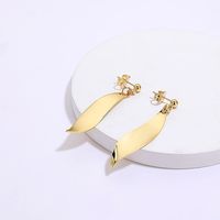 Fashion Simple Leaf Shape Electroplated 18k Gold Copper Earrings main image 3
