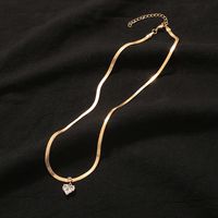 Simple Fashion Zircon Heart-shaped Pendant Pearl Snake Bones Alloy Necklace main image 4