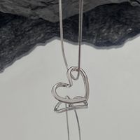 Fashion Creative Geometric Warping Hollow Heart Pendant Necklace main image 3