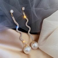 Pendientes Largos De Perlas Grandes Con Curva Geométrica Simple A La Moda Para Mujer main image 3