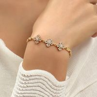 Fashion Creative Simple Flower Electroplated 18k Gold Inlaid Zircon Copper Bracelet main image 2