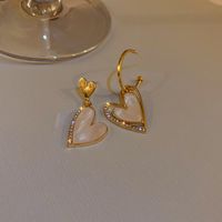 Fashion Cute Heart Shaped Hollow Inlay Rhinestone Asymmetric Earring main image 2