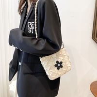 Small Pearl Flowers Square Magnetic Buckle Crossbody Bag main image 5