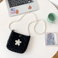Small Pearl Flowers Square Magnetic Buckle Crossbody Bag sku image 2