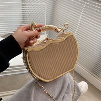 New Fashion Autumn And Winter Portable Box Chain Shoulder Messenger Bag sku image 3