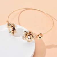 Simple Elegant Pearl Flower Golden Open Neck Ring main image 4