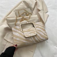New Fashion Summer Stripes Shoulder Large Capacity Portable Messenger Bag sku image 1