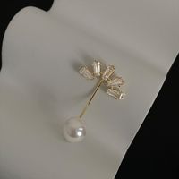 Anti-exposure Pearl Diamond Flower Brooch Geometric Korean Real Gold Plating Design Accessories Graceful Personality Clothing main image 5