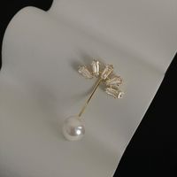 Anti-exposure Pearl Diamond Flower Brooch Geometric Korean Real Gold Plating Design Accessories Graceful Personality Clothing sku image 1