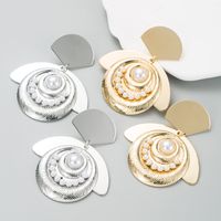 Fashion Unique Alloy Plated Gold Women's Pearl Creative Earrings main image 1