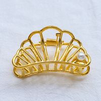 Fashion Simple Metal Inlay Pearl Barrettes Shell Shaped Hollowed-out Grip sku image 2