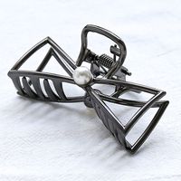 Moda Simple Metal Incrustado Perla Barrettes En Forma De Concha Ahuecado-out Grip sku image 8