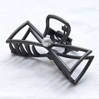 Moda Simple Metal Incrustado Perla Barrettes En Forma De Concha Ahuecado-out Grip sku image 9