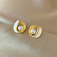 Fashion Inlay Pearl Geometric Earrings Women's Alloy Ear Jewelry main image 6