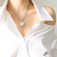 Fashion Crown Queen Avatar Necklace Female Simple Pendant Clavicle Chain Ornament sku image 1