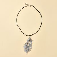 Fashion Men's And Women's Accessories Vintage Alloy Feather Single-layer Necklace Irregular Clavicle Chain main image 4