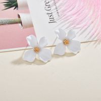 New Fashion Elegant Flower Pattern Alloy Earrings main image 2