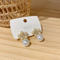 Fashion Simple Retro Baroque Pearl Geometric Flower Alloy Earrings main image 3