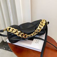Korean Style Pleated Chain Messenger Shoulder Cylinder Women's Bag main image 6