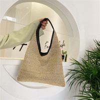 Lightweight Woven Beach Bag Fashion Hand-carrying Casual Large Capacity Shoulder Straw Bag sku image 1