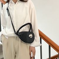 Nueva Bolsa De Mensajero De Hombro Con Forma De Corazón Cóncavo Ins De Moda sku image 2