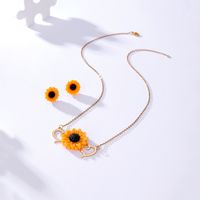Mode Einfache Edelstahl Galvani 18k Gold Sonnenblumen Förmigen Stud Ohrringe Halskette Set main image 2