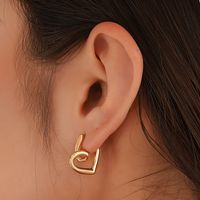 Fashion Simple Twisted Heart-shaped Geometric Alloy Earring Ear Studs main image 1
