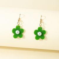 Simple Style Green Flower Pearl Pendant Resin Earrings main image 1