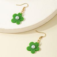 Simple Style Green Flower Pearl Pendant Resin Earrings main image 2