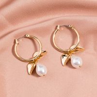 Wholesale Jewelry 1 Pair Elegant Leaves Alloy Artificial Pearls Earrings sku image 1