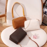 Plaid Retro Style Artificial Leather Printing Zipper Cylinder Type White Coffee Light Brown Shoulder Bags main image 1