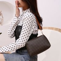 Plaid Retro Style Artificial Leather Printing Zipper Cylinder Type White Coffee Light Brown Shoulder Bags main image 3