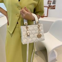 Women's Pu Leather Solid Color Fashion Classic Style Love Handbag Crossbody Bag Diamond Pattern Bag main image 4